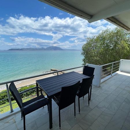 Stunning Beachfront Apartment Stratos Nerántza エクステリア 写真