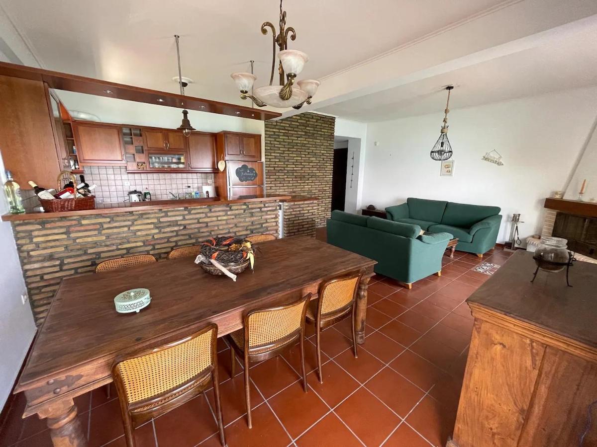 Stunning Beachfront Apartment Stratos Nerántza エクステリア 写真