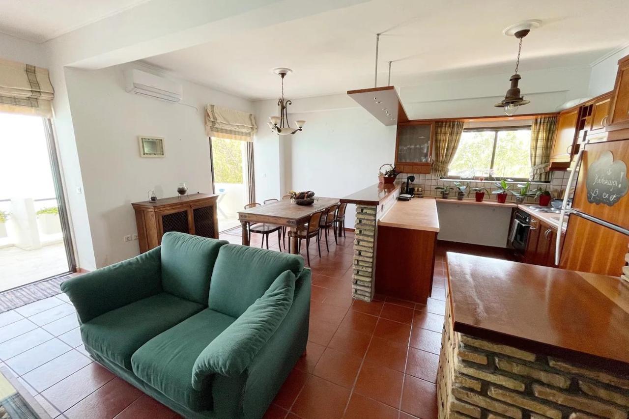 Stunning Beachfront Apartment Stratos Nerántza エクステリア 写真