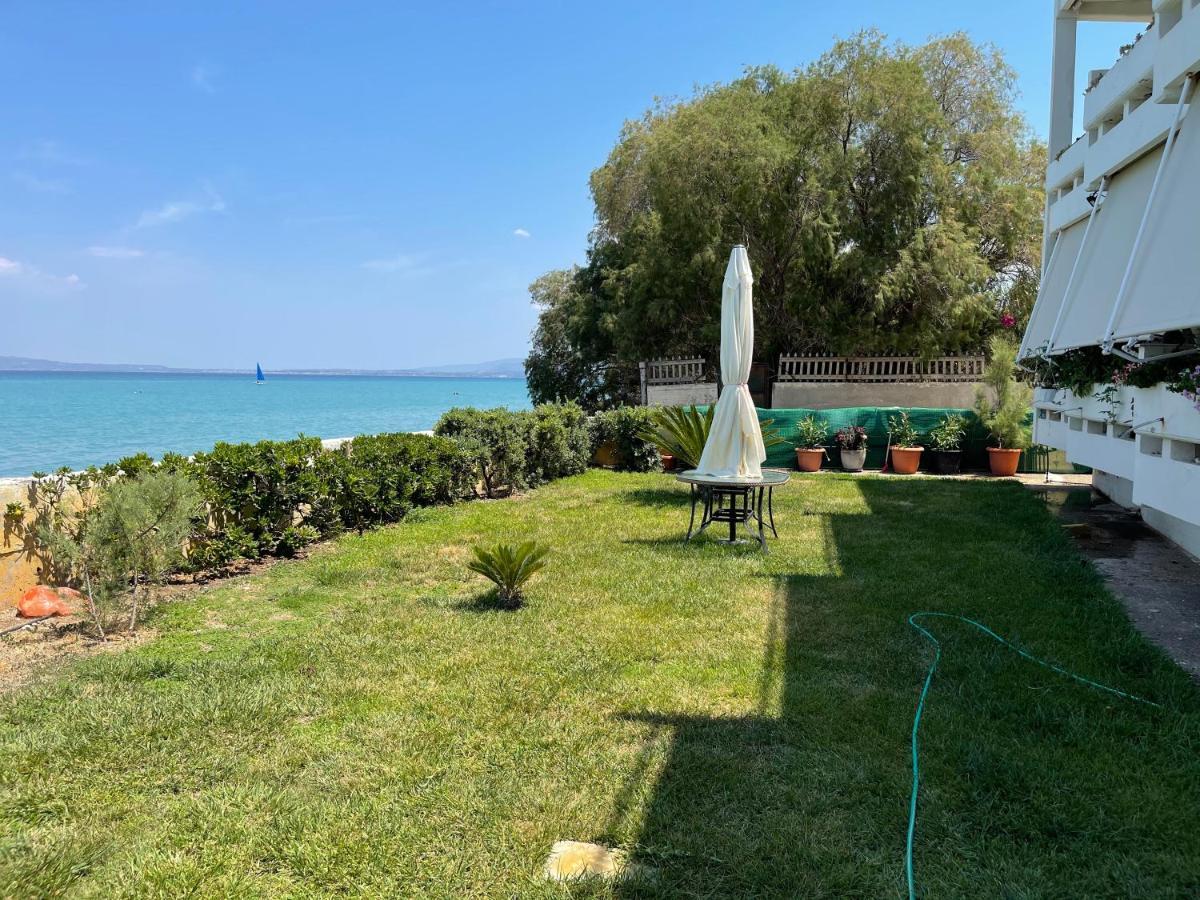 Stunning Beachfront Apartment Stratos Nerántza エクステリア 写真