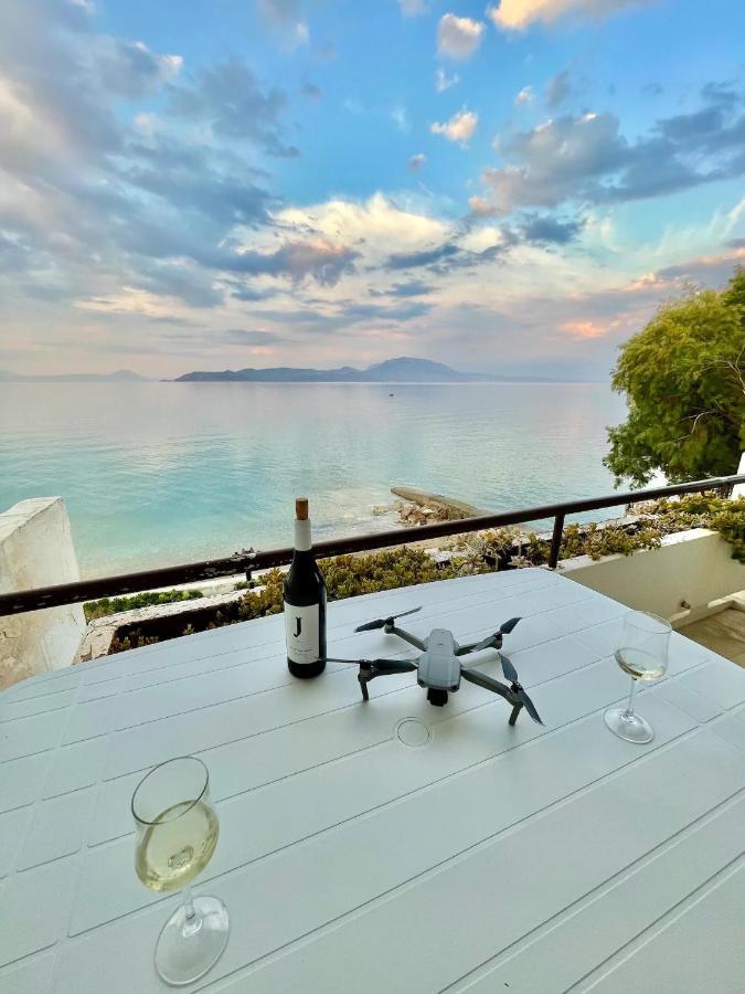 Stunning Beachfront Apartment Stratos Nerántza エクステリア 写真
